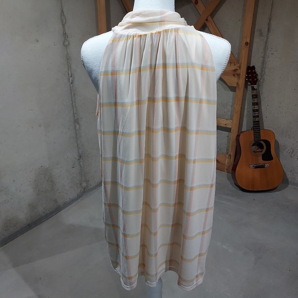 Womans flowing sleeveless top - Picture 4 of 11